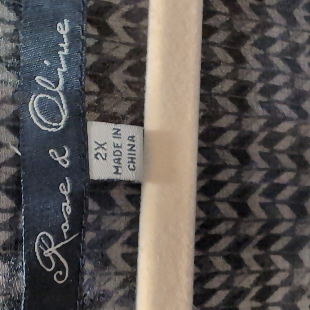 Rose & Olive blouse 2X - Picture 8 of 10